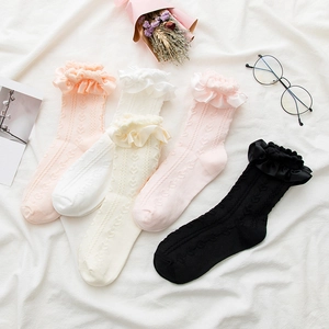 Chaussettes montantes Lolita japonaises avec motifs de cœurs tricotés et bordure en satin