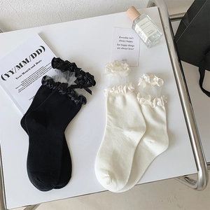 Chaussettes mi-mollet style JK avec volants en mesh et nœuds en noir et beige