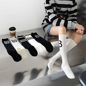 Chaussettes Mi-Hautes En Coton Côtelé Pour Femmes Streetwear Imprimé Lettres Chiffres Rétro Sportif Rayé Couleur Contrastée