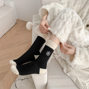 Thick wool socks for women with camellia embroidery and stylish black and white contrast