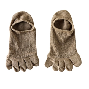 Breathable khaki five-finger socks for men with knitted mesh texture and low-cut design
