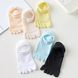 Detailed flat lay of women's five-finger invisible socks in six pastel assorted colors