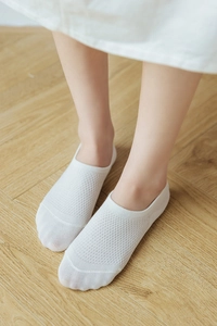 Detail of white mesh invisible socks showing breathable texture and reinforced toe design