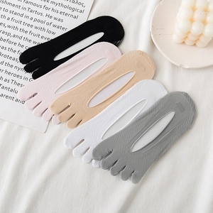 Five-pack of cotton five-finger liner socks with non-slip silicone in multiple colors