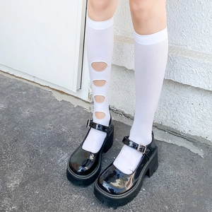 Chaussures compensées Mary Jane noires style Lolita et chaussettes à découpes