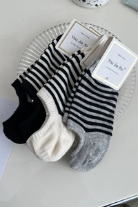 Lot de trois paires de chaussettes rayées en coton avec emballage minimaliste chic