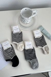Lot de quatre paires de chaussettes courtes à rayures en couleurs neutres pour femmes