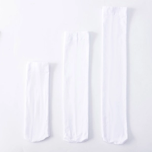 Comparaison détaillée de trois longueurs de chaussettes hautes blanches en velours