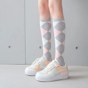 Chaussettes hautes classiques Argyle rose et gris pour femmes style BCBG coréen