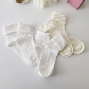 Minimalist cotton crew socks with vertical ribbed knit and wide folded cuffs in off-white