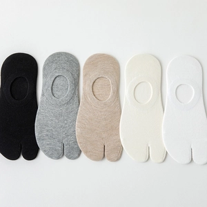 Detail showing five-color set of cotton blend tabi socks for women with two-toe design