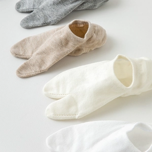 Breathable solid color two-toe tab socks for women in gray beige cream and white set