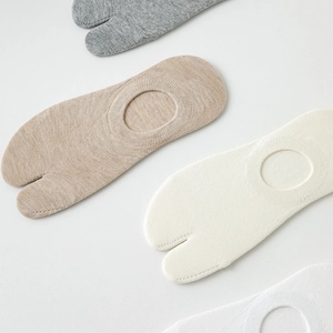 Close-up of non-slip cotton Tabi socks in neutral colors with split-toe design