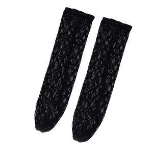 Chaussettes lolita en dentelle noire avec motifs floraux et bords volantés pour femmes
