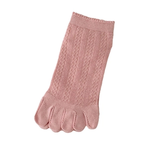 Breathable pink five-finger socks for children with mesh knit and ruffle cuff design