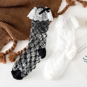 Socken im Lolita-Stil mit Schleifen und Blumenmustern in Schwarz und Weiß Farben