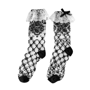 Dünne Netzsocken im Lolita-Stil mit weißen Spitzenrüschen und schwarzen Schleifen auf weiß