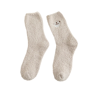 Chaussettes thermiques épaisses en polaire corail pour femmes avec broderie ours mignon