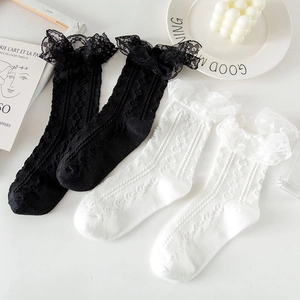 Lace ruffle ankle socks with heart jacquard pattern in black and white set