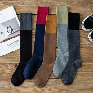 Lot de cinq paires de chaussettes hautes rétro style collège avec blocs de couleurs