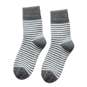 Chaussettes mi-mollet rayées pour femmes en coton tricoté gris et blanc pour l'hiver