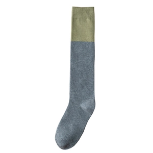 Chaussettes hautes vintage gris et vert olive de style collège pour l'automne