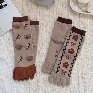 Cute bear and bow pattern five-finger socks in warm autumn tones for women