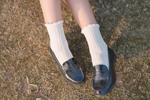 White frilly trim knee-high socks with vertical hollow knit pattern and lace edge detail