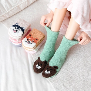Dicke Korallenvlies-Socken für Damen mit süßen Cartoon-Tiermustern in weichen, warmen Farben