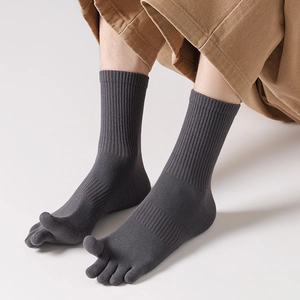 Men's dark grey five-finger crew socks with vertical ribbed texture and cotton fabric