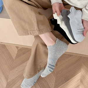 Detail showing breathable mesh texture and reinforced arch of men's low-cut cotton socks
