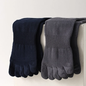 Detail of ribbed cuffs on breathable five-finger socks in navy blue and dark grey