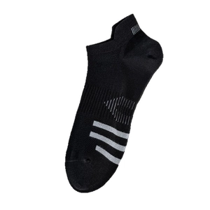 Men's breathable mesh low-cut ankle socks with anti-slip heel and gray contrast stripes