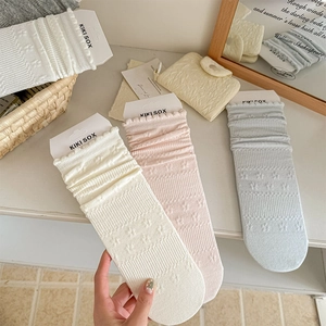 Detailed knit floral socks with ruffled edges in cream, pink and blue pastel tones