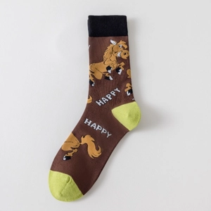 Détail de chaussettes en coton avec motif cheval et talon vert fluo