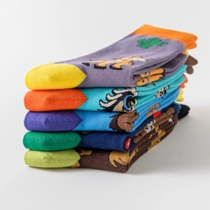 Lot de cinq paires de chaussettes en coton colorées avec broderies de chevaux