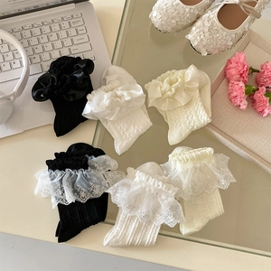 Detail von Lolita-Spitzensocken für Mädchen in Weiß und Schwarz mit Satin-Rüschenrand
