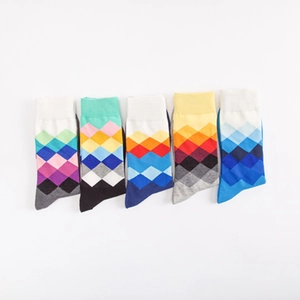 Fünferpack Herren-Socken mit bunten Rautenmustern und elastischen Rippbündchen
