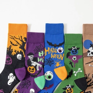 Calze colorate per Halloween con scheletri zucche e pipistrelli maglieria festiva