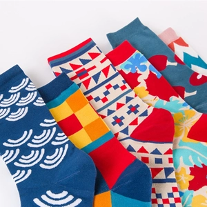 Cinq paires de chaussettes en coton pour hommes avec motifs géométriques et floraux