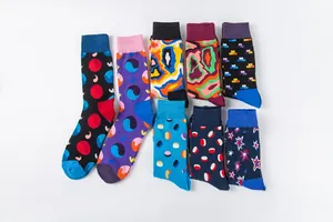 Lot de huit chaussettes mi-mollet pour hommes avec motifs géométriques colorés