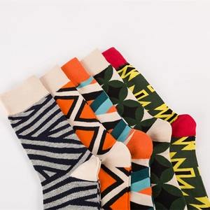 Lot de cinq paires de chaussettes en coton pour hommes avec motifs géométriques variés