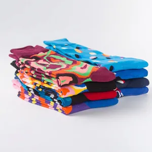 Chaussettes homme en coton avec motifs géométriques et dessins de totems rétro colorés