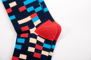 Detailed macro view of the knitted cotton sock heel featuring a vibrant red contrast design