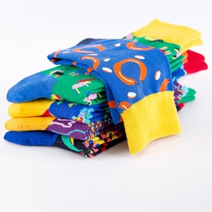 Chaussettes colorées en coton avec motifs de cerf et de cercles pour un usage quotidien