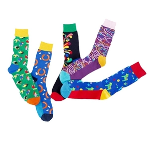Chaussettes mi-hautes en coton colorées avec motifs abstraits et designs graphiques