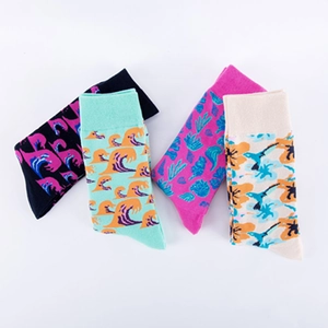 Lot de 4 chaussettes mi-mollet en coton colorées avec motifs d'algues et vagues marines