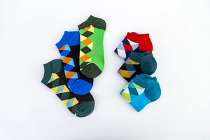 Detailed view of colorful argyle pattern cotton ankle socks with elastic ribbed cuffs