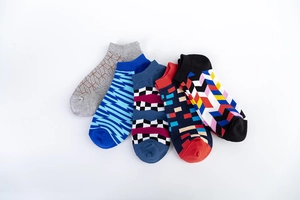 Set of five men's low-cut socks with varied geometric patterns and knitted cotton blend