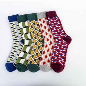 Lot de cinq paires de chaussettes en coton style britannique aux motifs géométriques